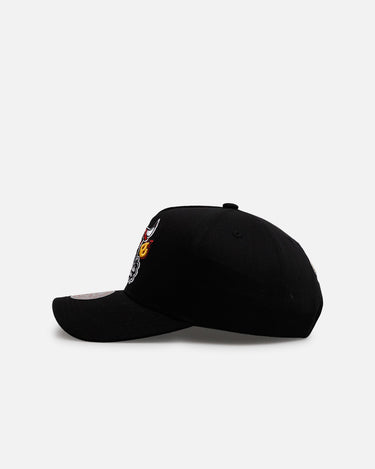 Mitchell & Ness Chicago Bulls 'On Fire' Pro Pinch Snapback Black